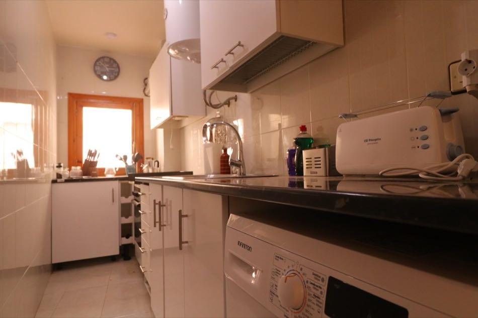 Kitchen at Piso 2, Pisos Baza