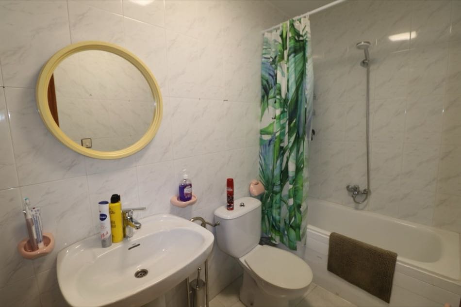 Bathroom at Piso 3, Pisos Baza