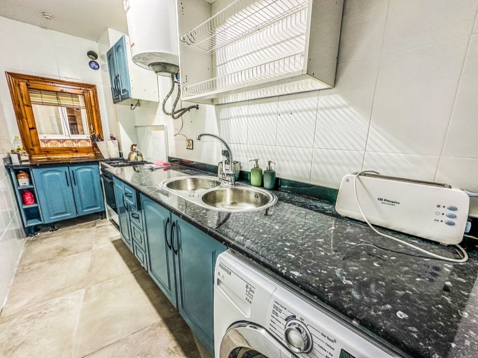 Kitchen at Piso 3, Pisos Baza