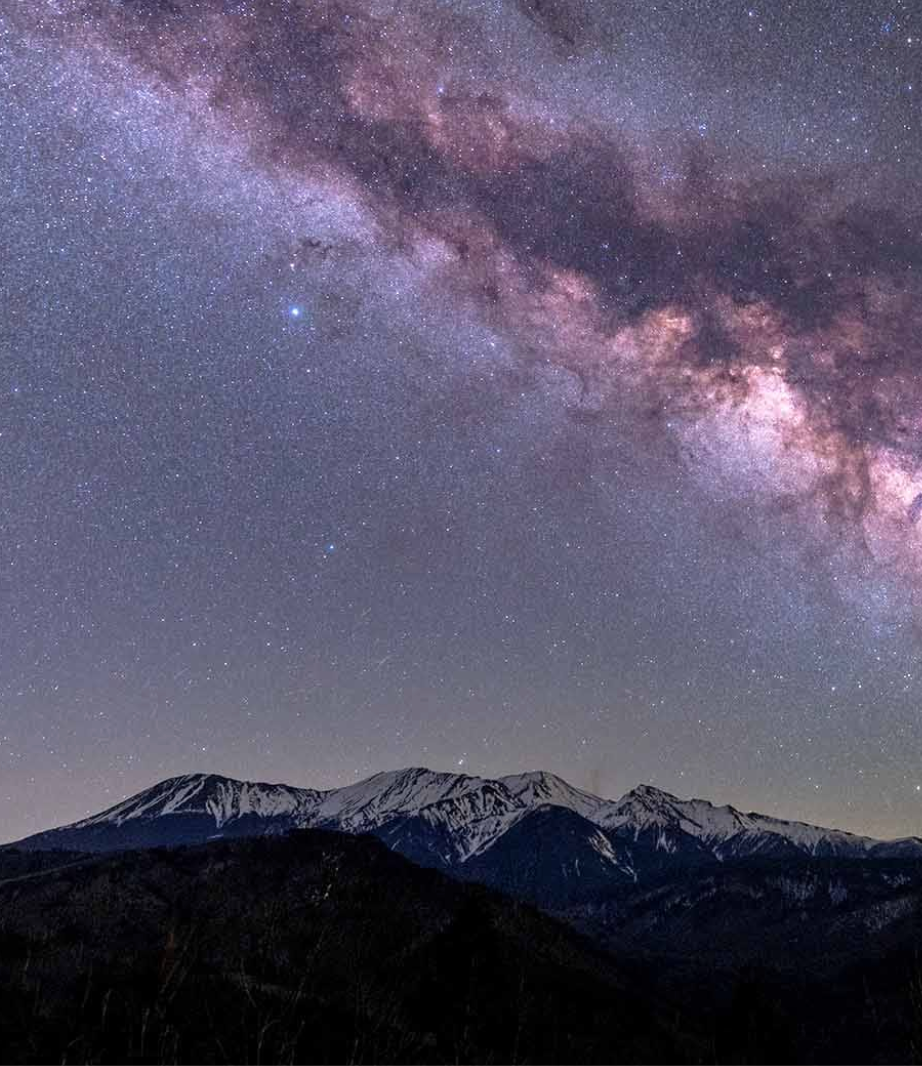  Cielo nocturno estrellado sobre el Altiplano de Granada 